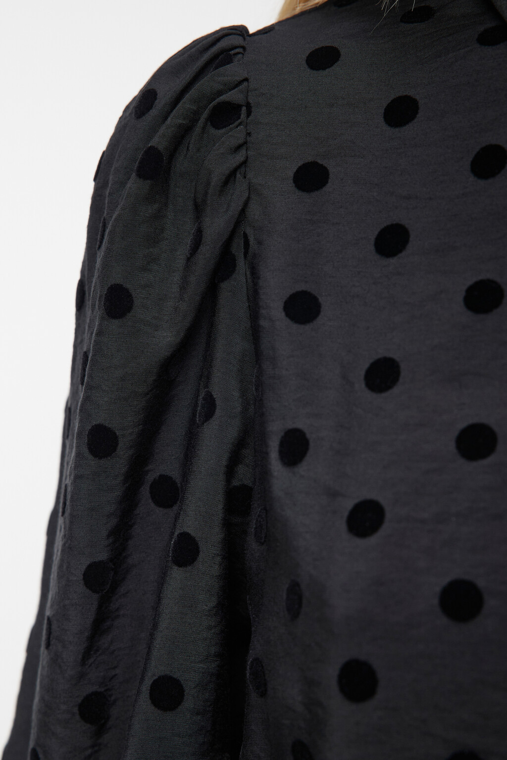 Блузка вискозная с длинными рукавами и принтом в горох - цвет черный - 7