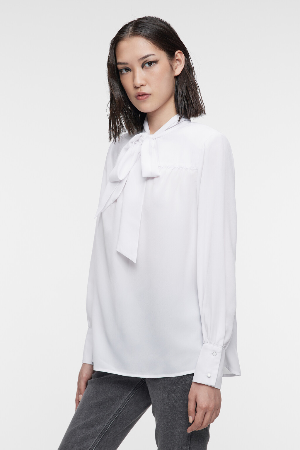 Блузка с длинными рукавами и пышным галстуком-бантом - цвет белый - 3