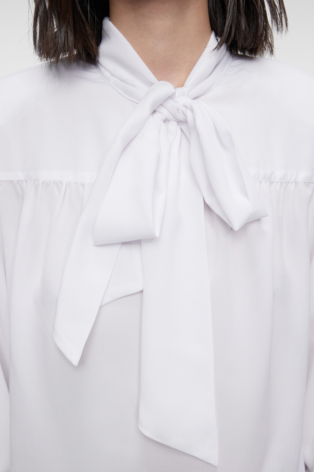 Блузка с длинными рукавами и пышным галстуком-бантом - цвет белый - 6