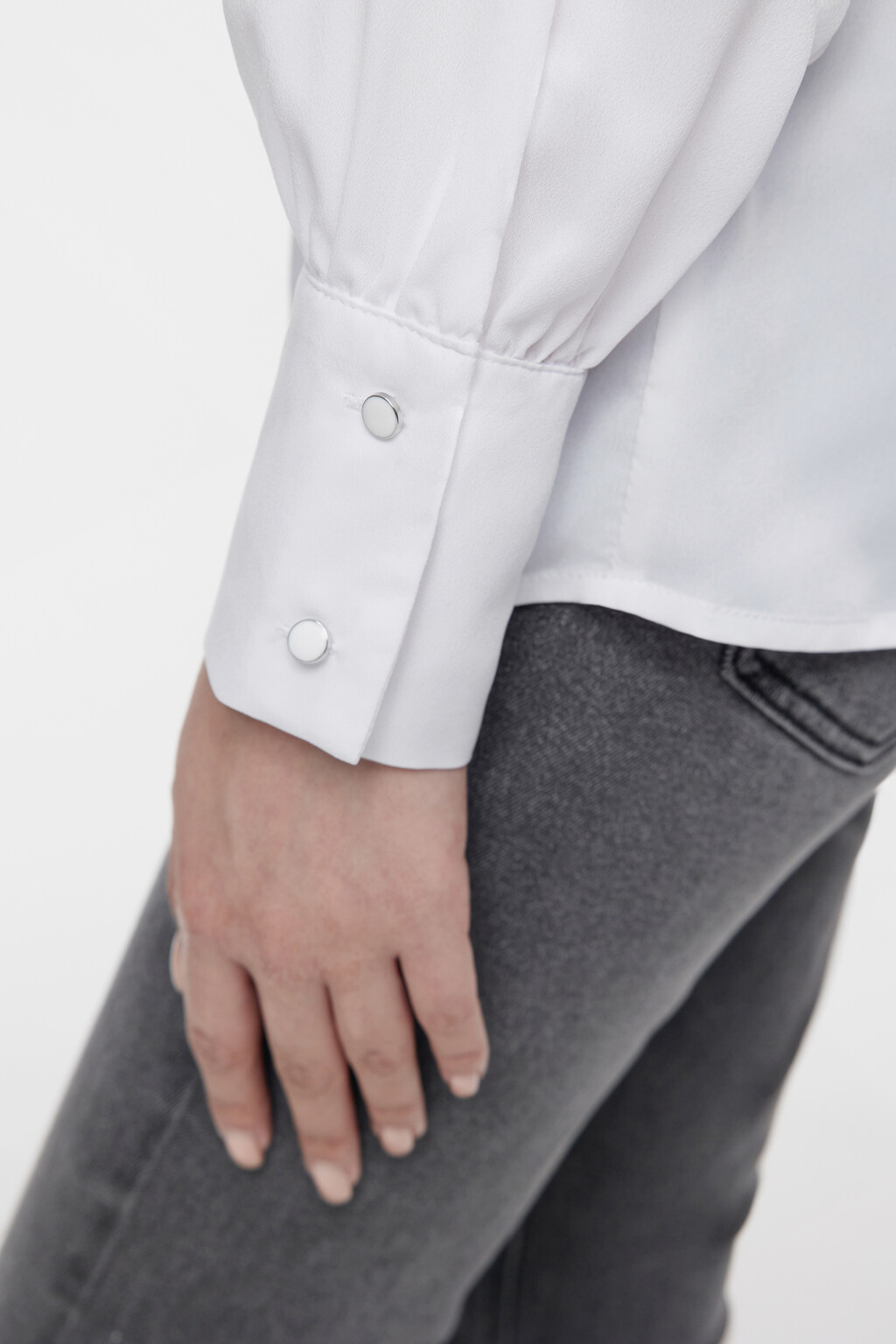 Блузка с длинными рукавами и пышным галстуком-бантом - цвет белый - 7