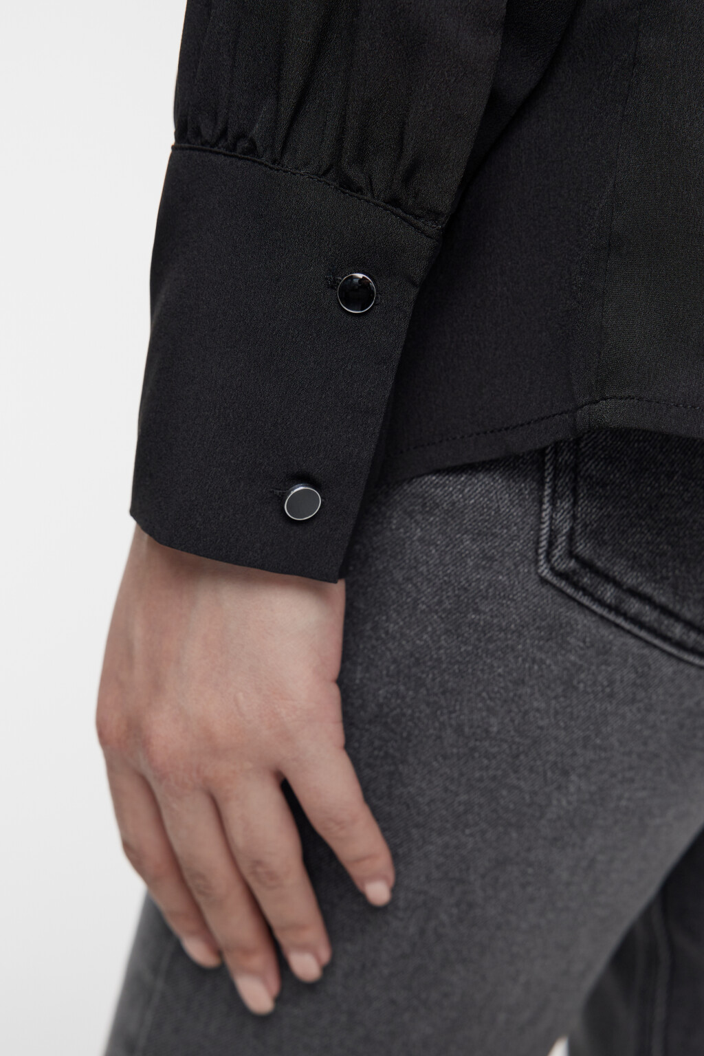 Блузка с длинными рукавами и пышным галстуком-бантом - цвет черный - 7