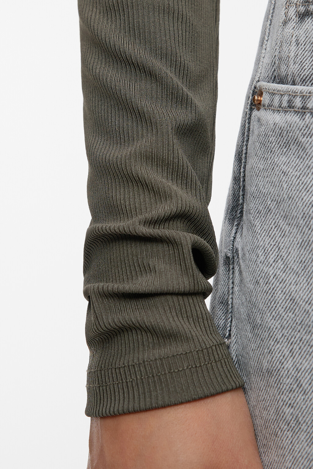 Топ-лонгслив облегающий с вырезом бандо - цвет зеленый - 7