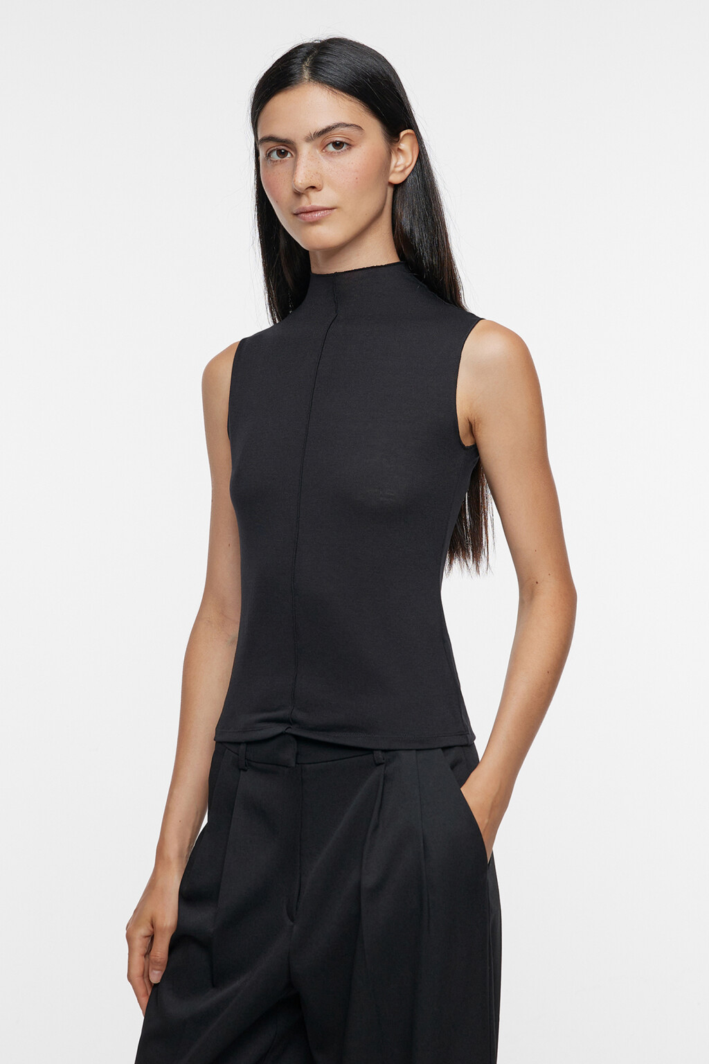 Топ-блузка без рукавов облегающий с воротником-стойкой - цвет черный - 2