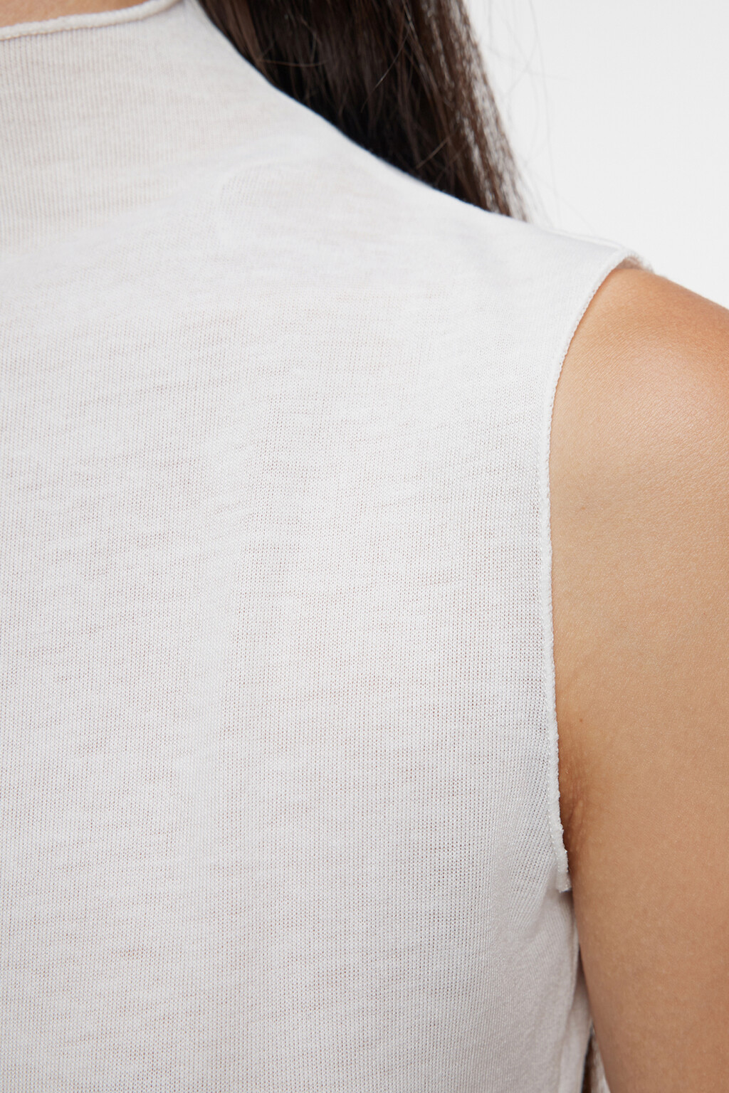 Топ-блузка без рукавов облегающий с воротником-стойкой - цвет бежевый - 6