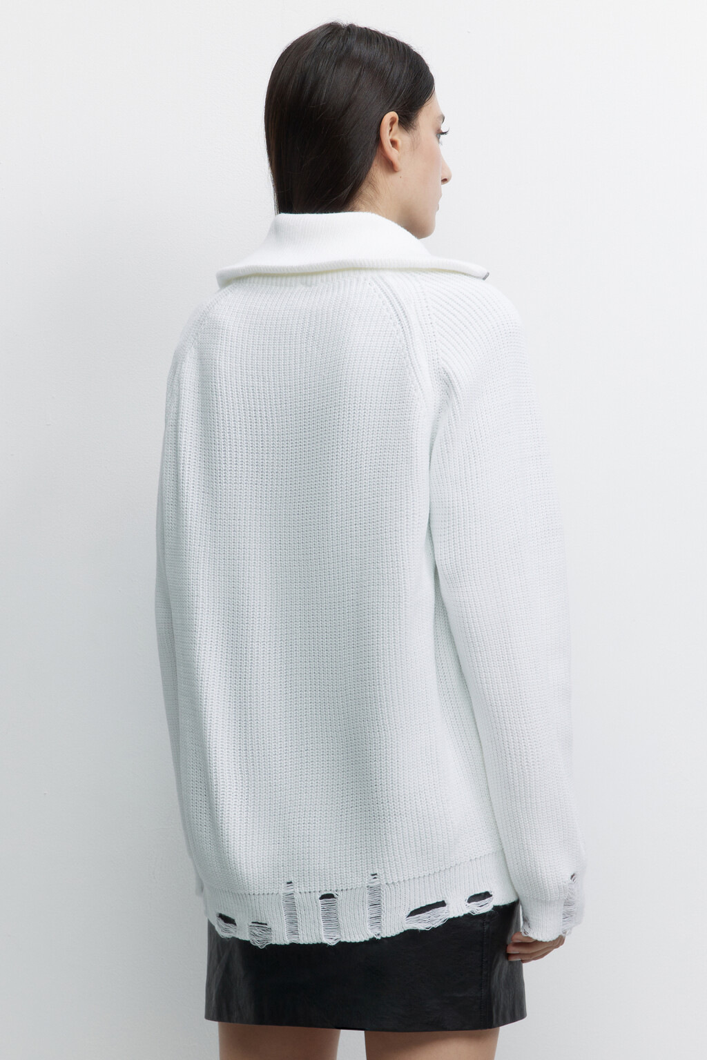 Кардиган на молнии вязаный рваный с воротником-стойкой - цвет бежевый - 4