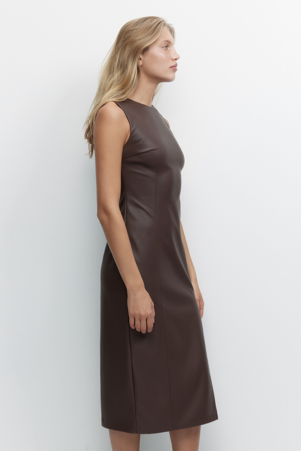 Платье-футляр миди из искусственной кожи с разрезом на бедре - цвет коричневый - 1