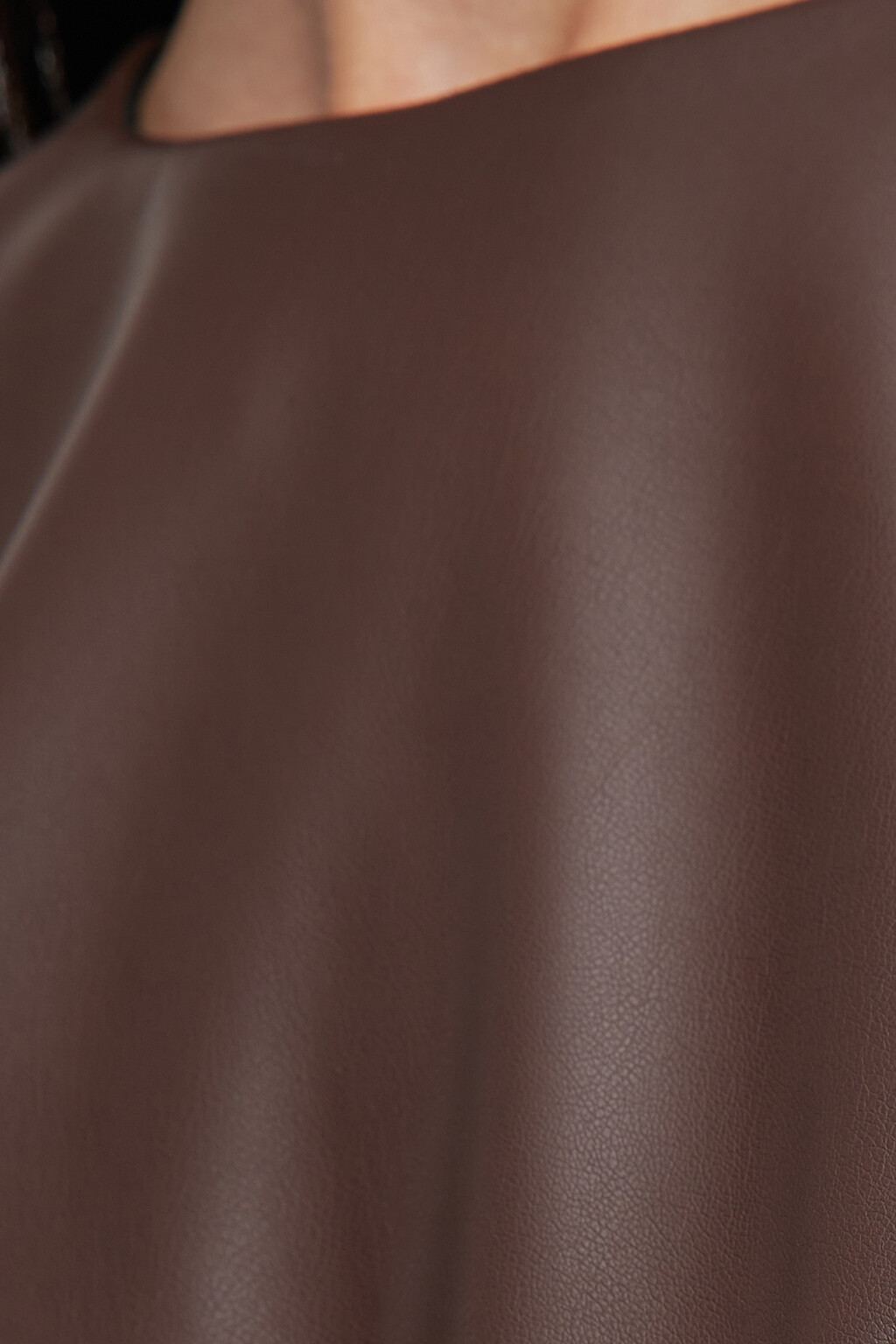 Платье-футляр миди из искусственной кожи с разрезом на бедре - цвет коричневый - 4