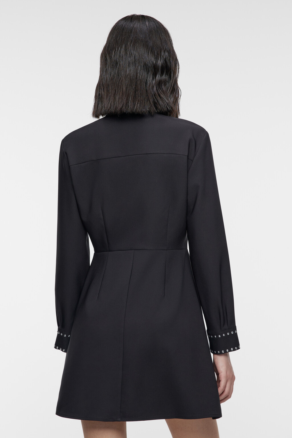 Платье-рубашка мини с карманом и заклепками - цвет черный - 4