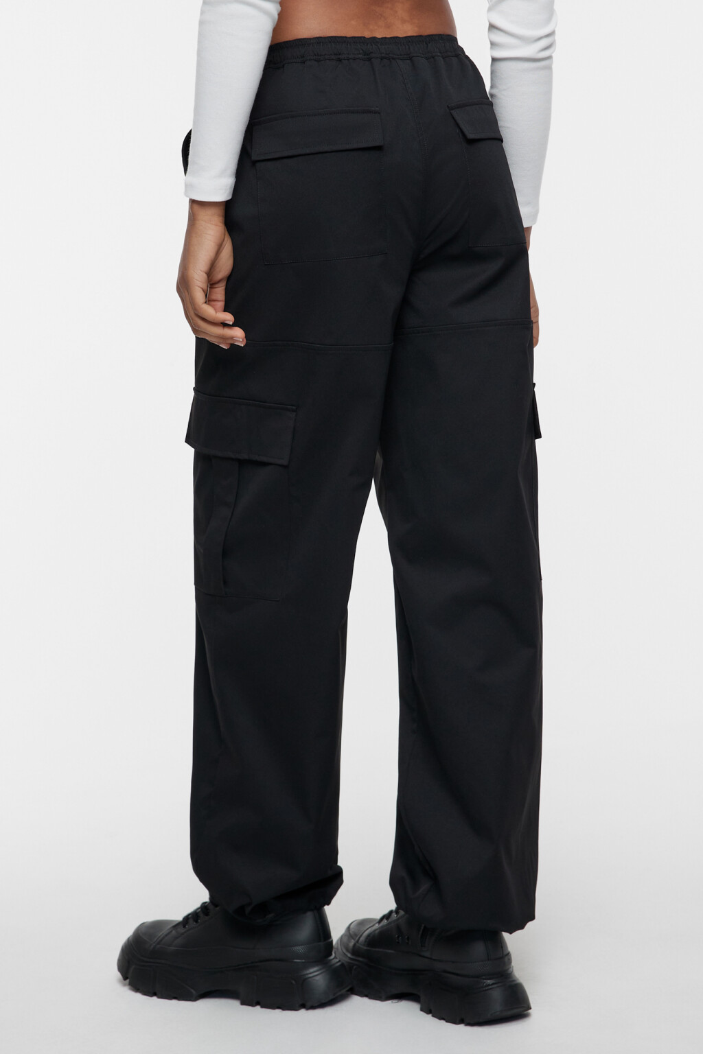 Брюки-парашюты широкие с карманами карго и утяжками - цвет черный - 3