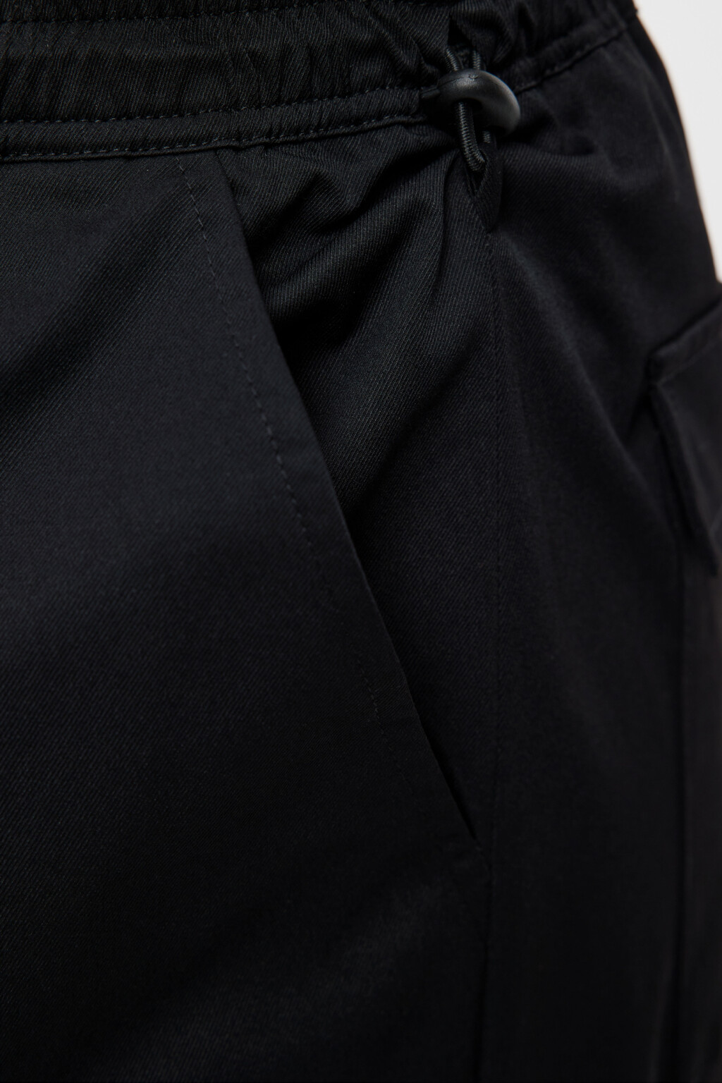 Брюки-парашюты широкие с карманами карго и утяжками - цвет черный - 6