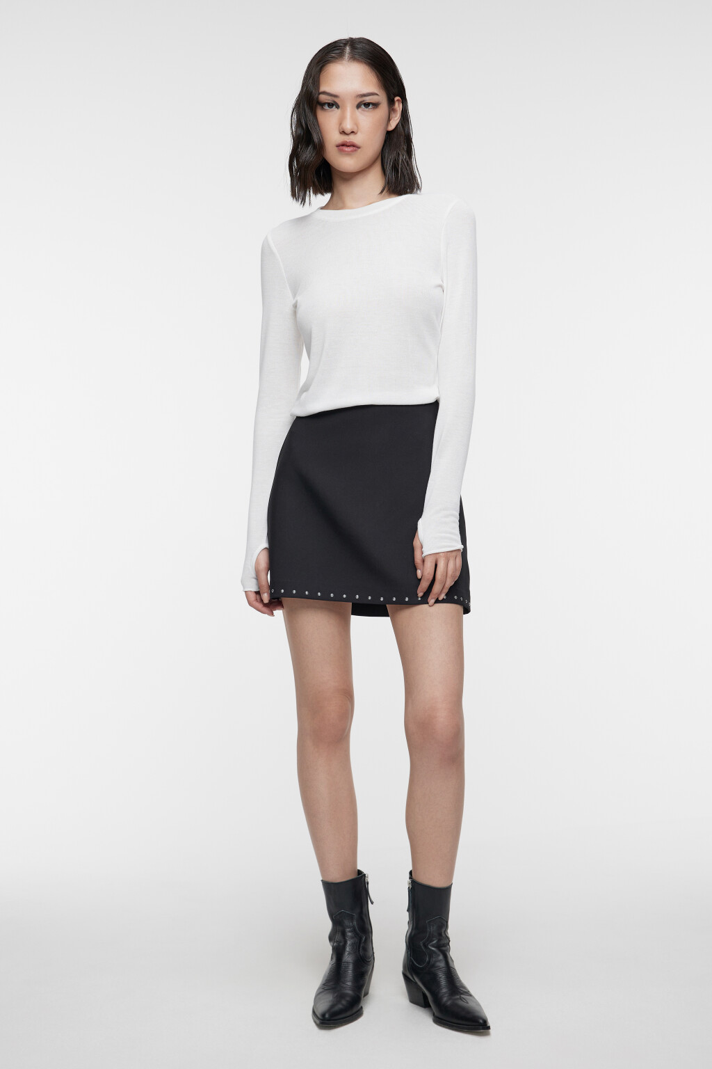 Юбка-карандаш мини с металлическими заклепками - цвет черный - 1
