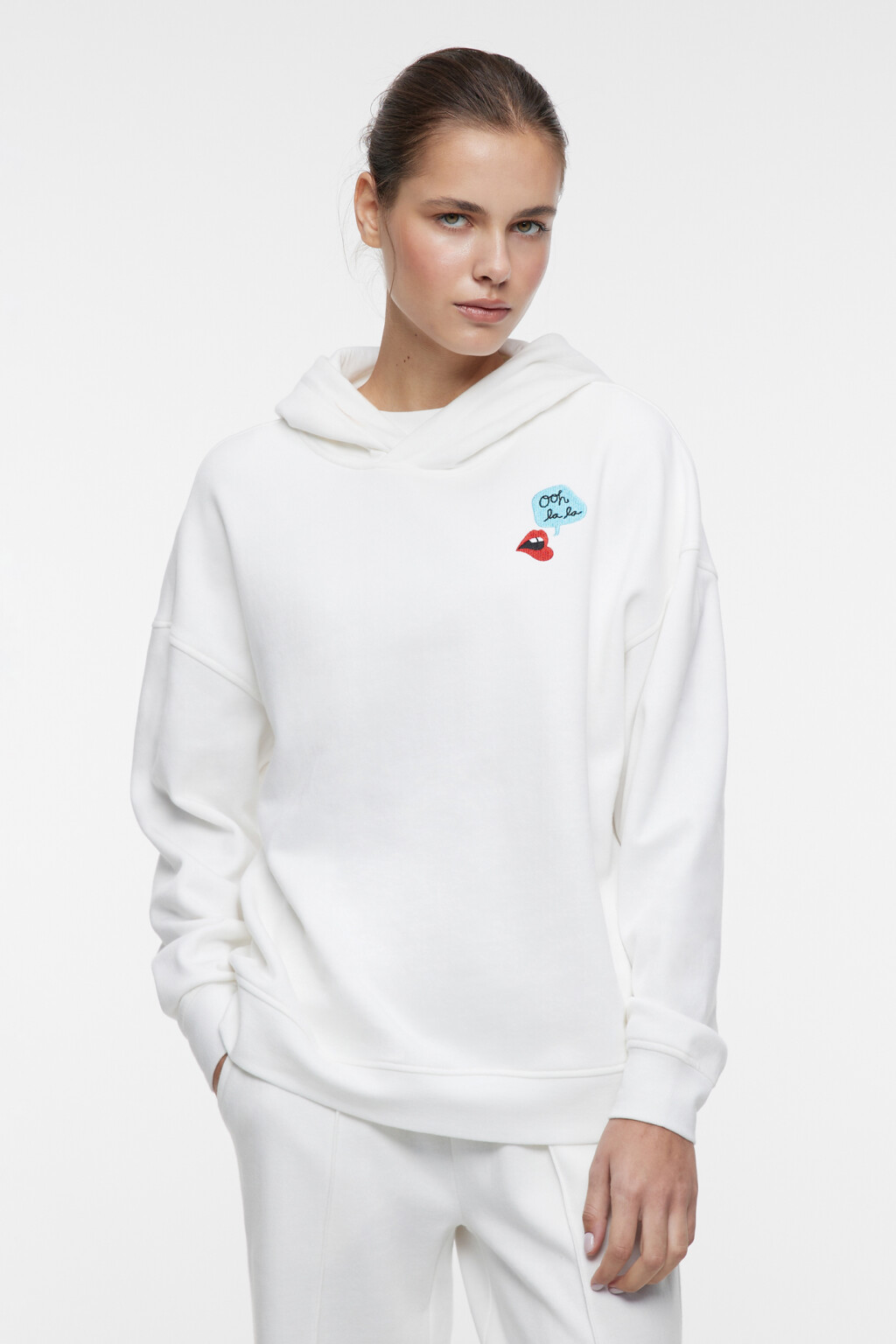 Худи oversize хлопковая утепленная с капюшоном и принтом - цвет белый - 2