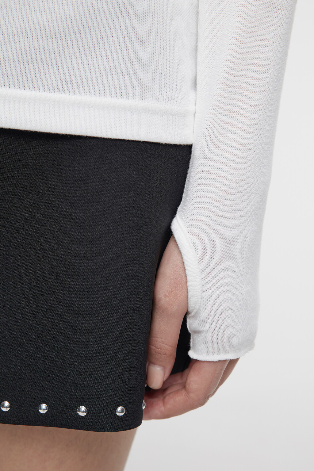 Лонгслив вискозный облегающий с вырезом для пальца - цвет бежевый - 7