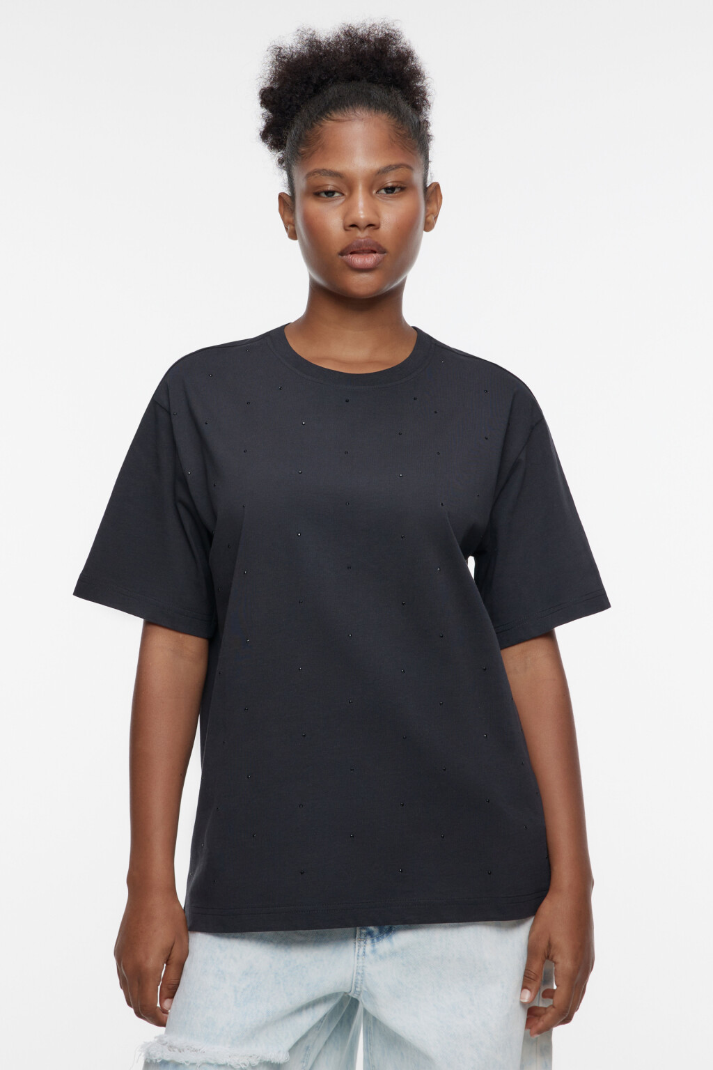 Футболка oversize хлопковая со стразами - цвет черный - 2