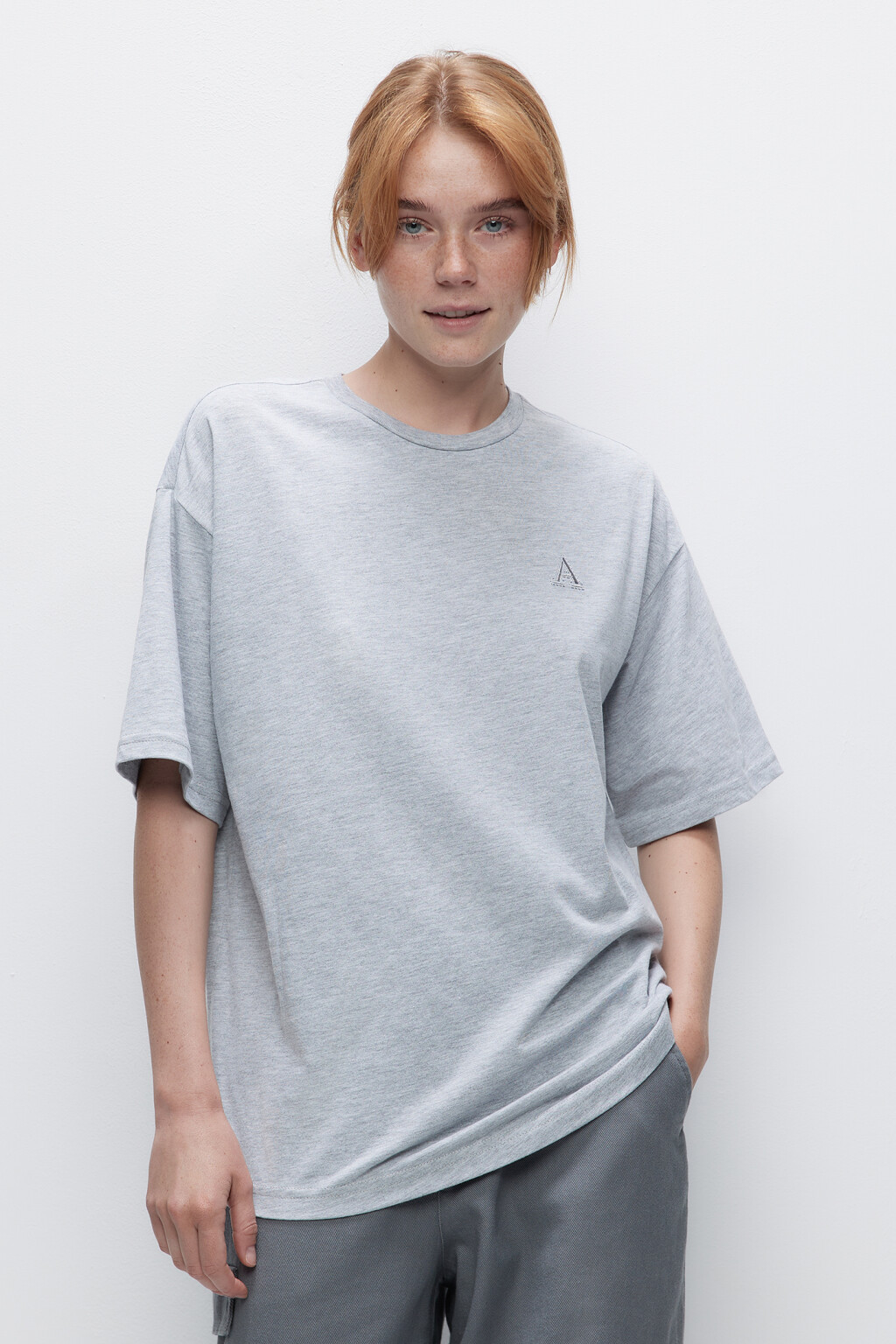 Футболка oversize хлопковая с принтом-вышивкой - цвет серый - 1