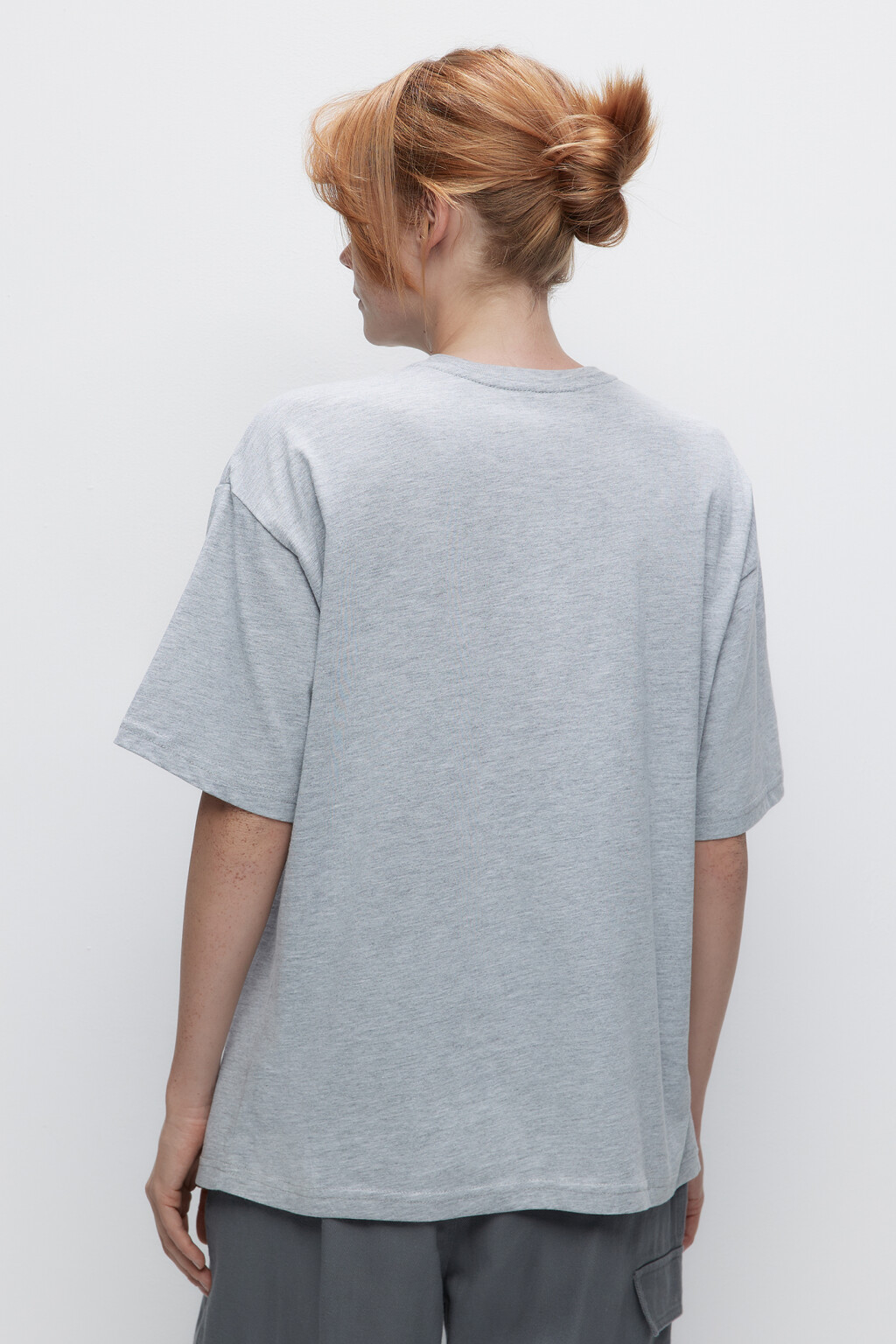 Футболка oversize хлопковая с принтом-вышивкой - цвет серый - 3