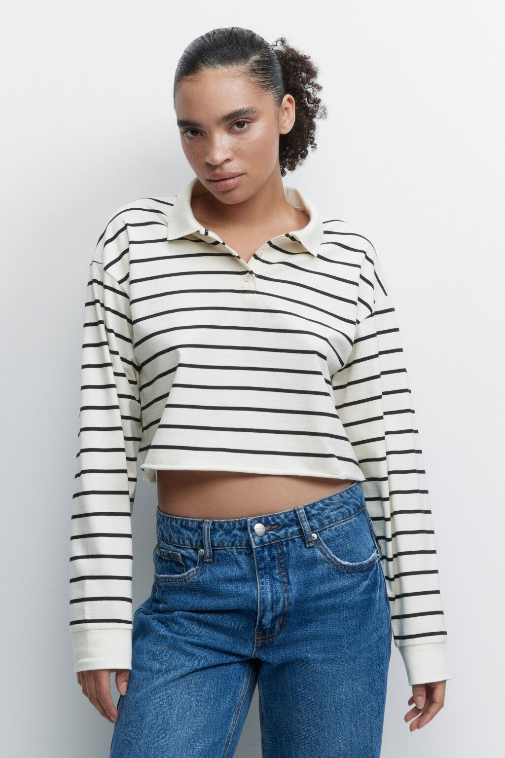 Лонгслив-поло хлопковый укороченный в полоску - цвет белый - 2