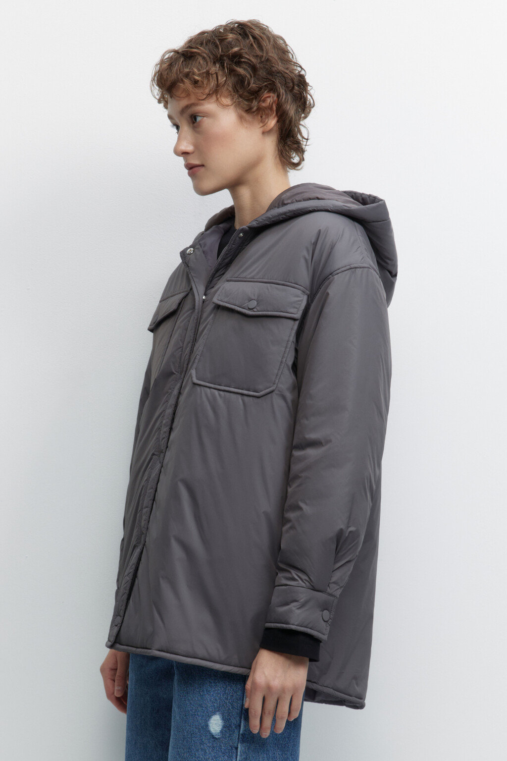 Куртка-рубашка oversize с капюшоном и карманами - цвет серый - 2