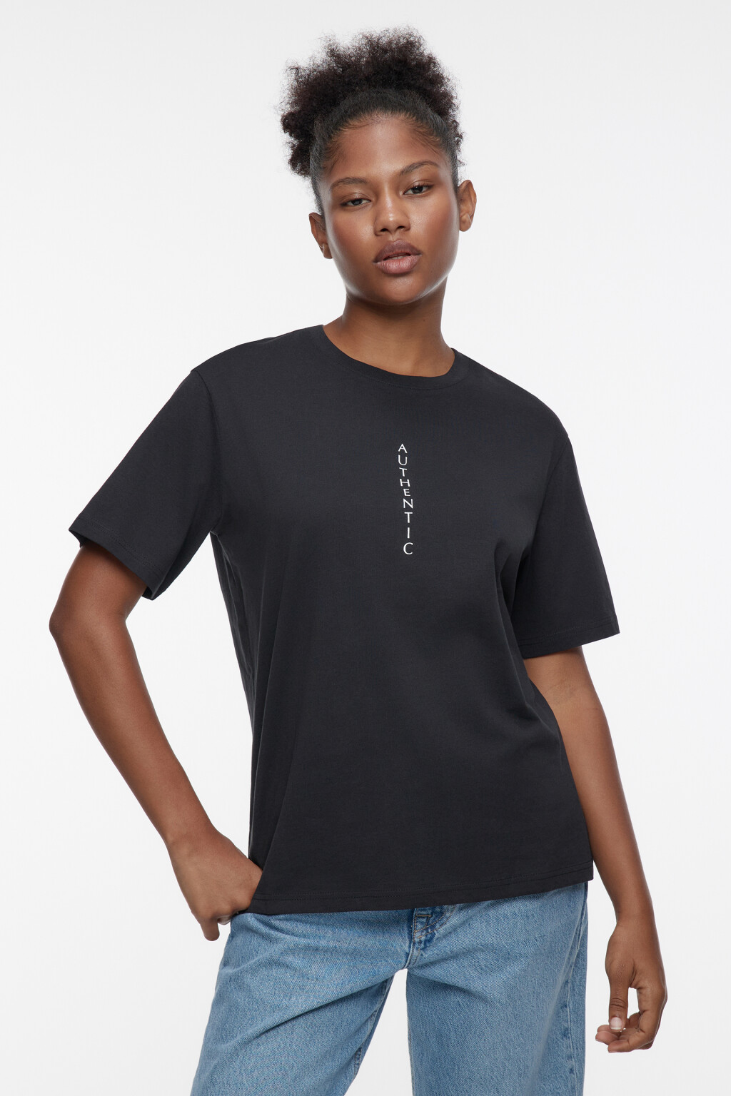 Футболка хлопковая прямая с принтом-надписью - цвет черный - 2