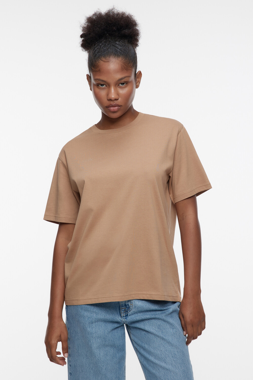 Футболка хлопковая прямая с принтом-надписью - цвет коричневый - 2