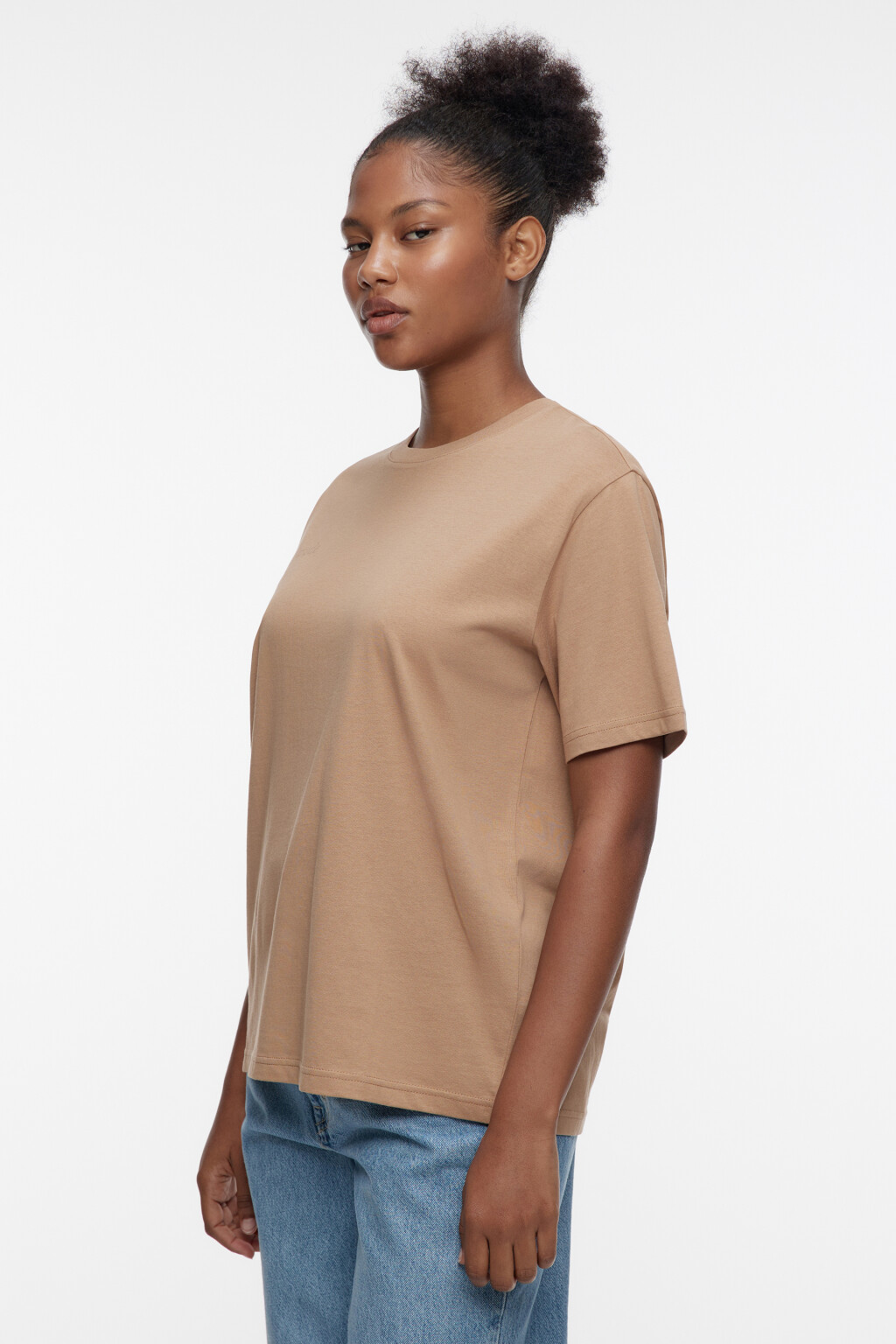 Футболка хлопковая прямая с принтом-надписью - цвет коричневый - 3