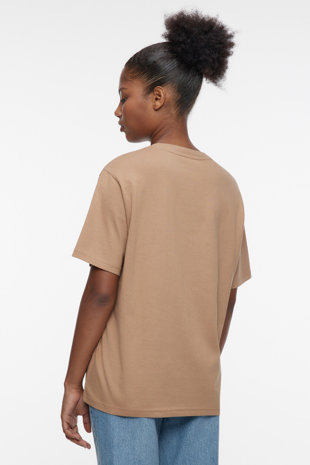 Футболка хлопковая прямая с принтом-надписью - цвет коричневый - 4