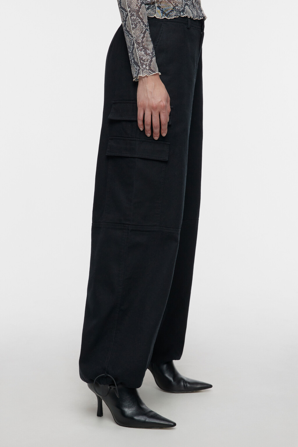 Брюки-парашюты широкие хлопковые с карманами карго - цвет черный - 2