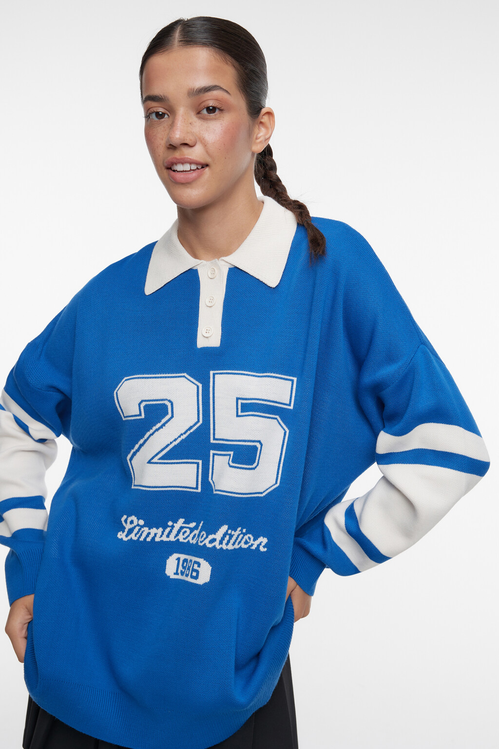 Джемпер oversize вязаный с воротником-поло и принтом - цвет синий - 8