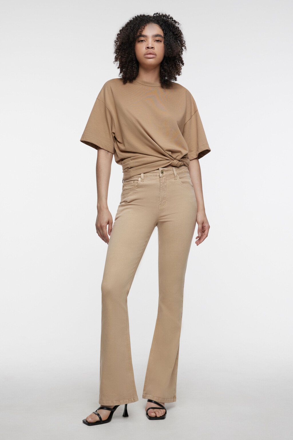 Джинсы клеш удлиненные с высокой посадкой - цвет бежевый - 1