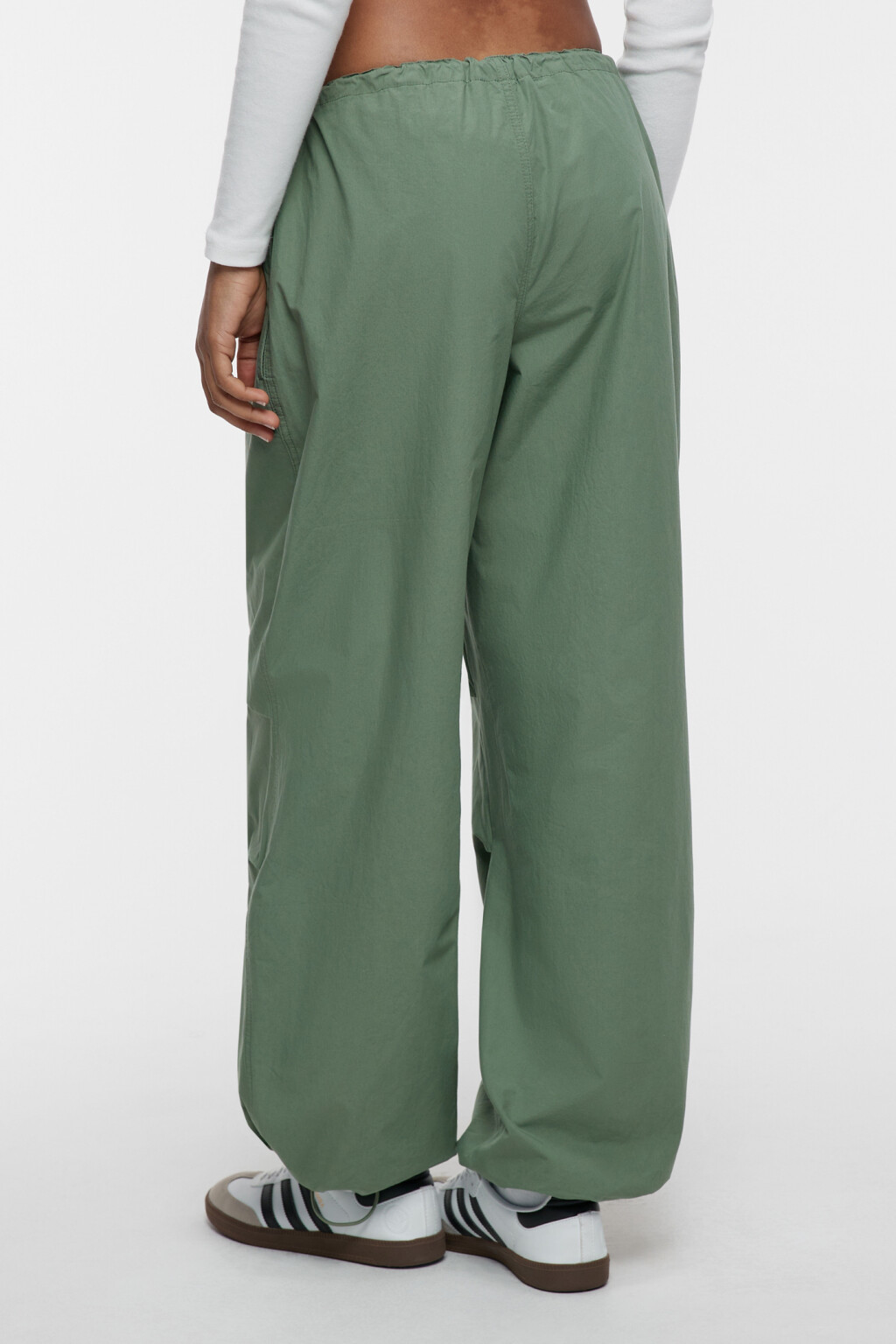 Брюки-парашюты хлопковые с утяжками на поясе и манжетах - цвет зеленый - 3
