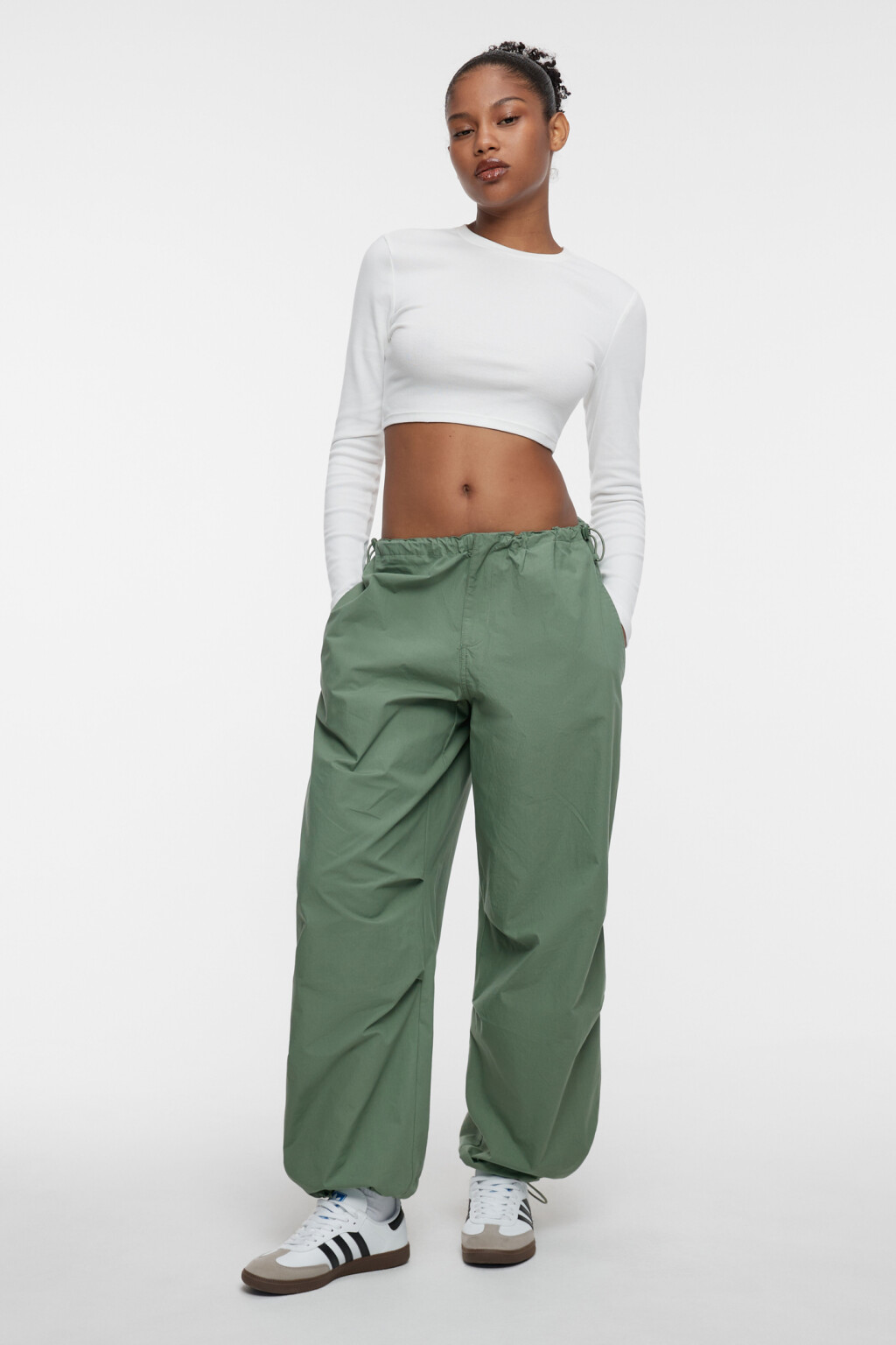 Брюки-парашюты хлопковые с утяжками на поясе и манжетах - цвет зеленый - 4