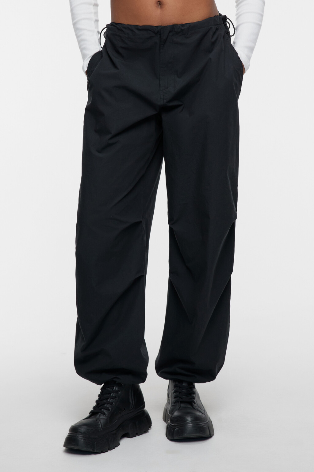 Брюки-парашюты хлопковые с утяжками на поясе и манжетах - цвет черный - 2