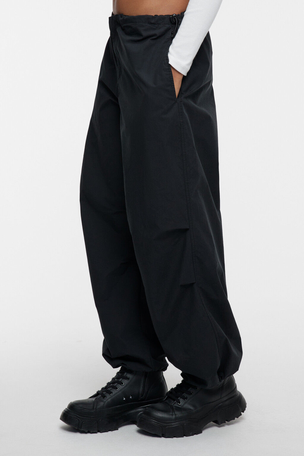 Брюки-парашюты хлопковые с утяжками на поясе и манжетах - цвет черный - 3