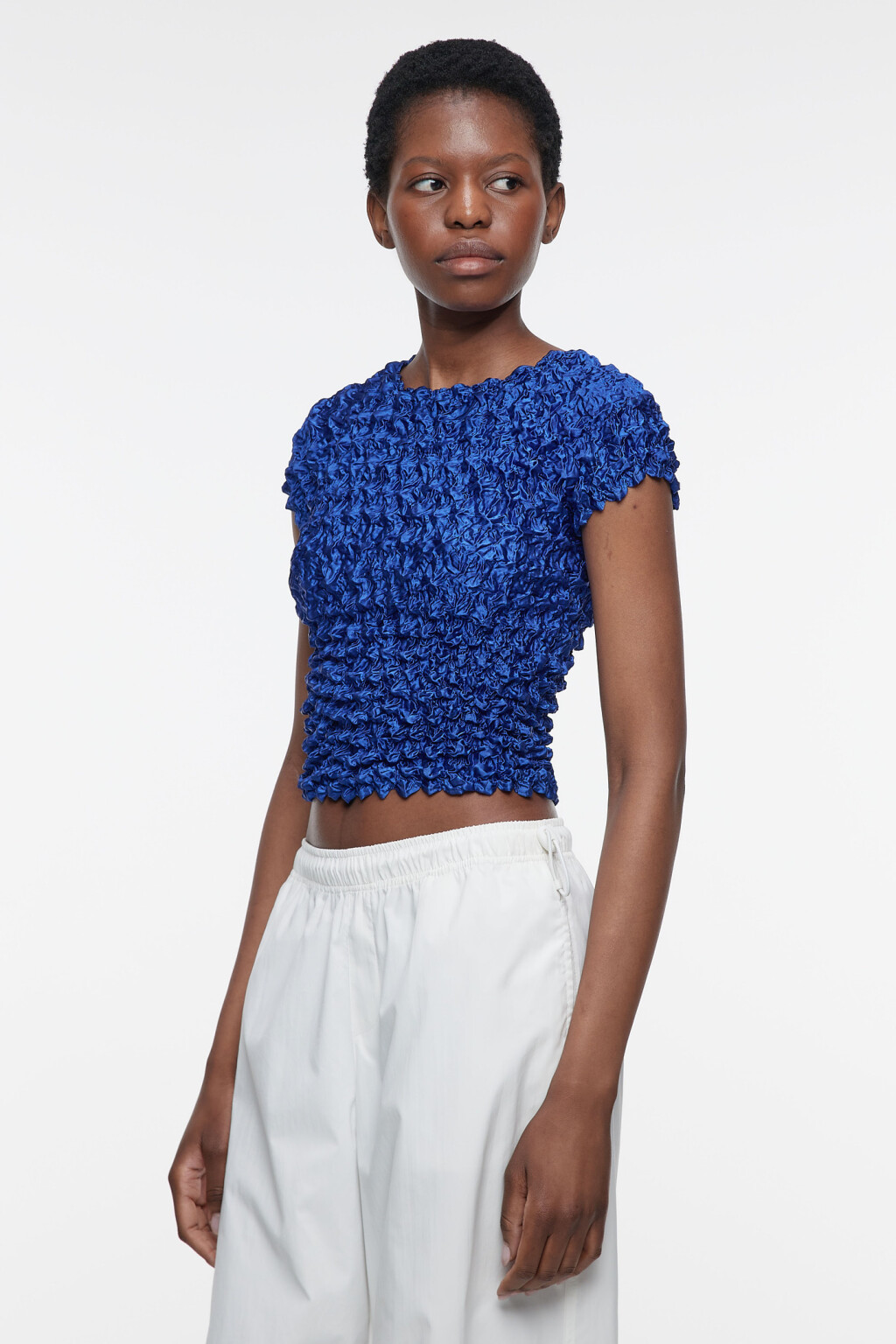 Топ-футболка объемный блестящий из эластичной ткани - цвет синий - 4