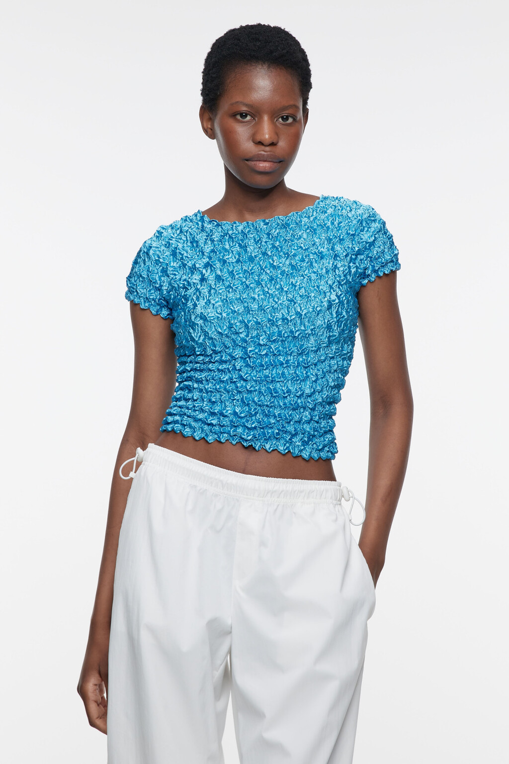 Топ-футболка объемный блестящий из эластичной ткани - цвет голубой - 3