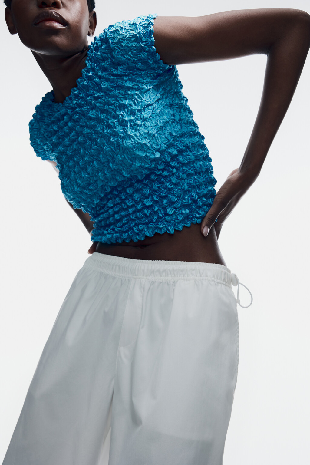 Топ-футболка объемный блестящий из эластичной ткани - цвет голубой - 8