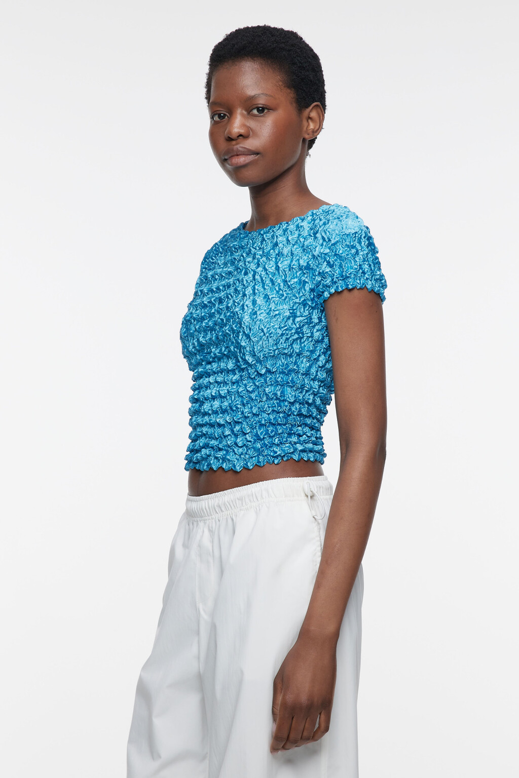 Топ-футболка объемный блестящий из эластичной ткани - цвет голубой - 4