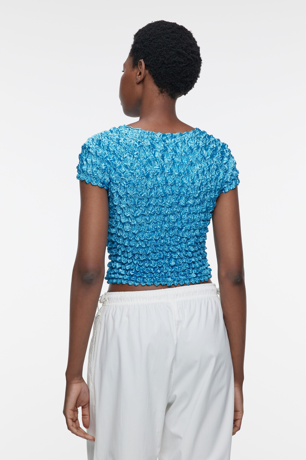 Топ-футболка объемный блестящий из эластичной ткани - цвет голубой - 5