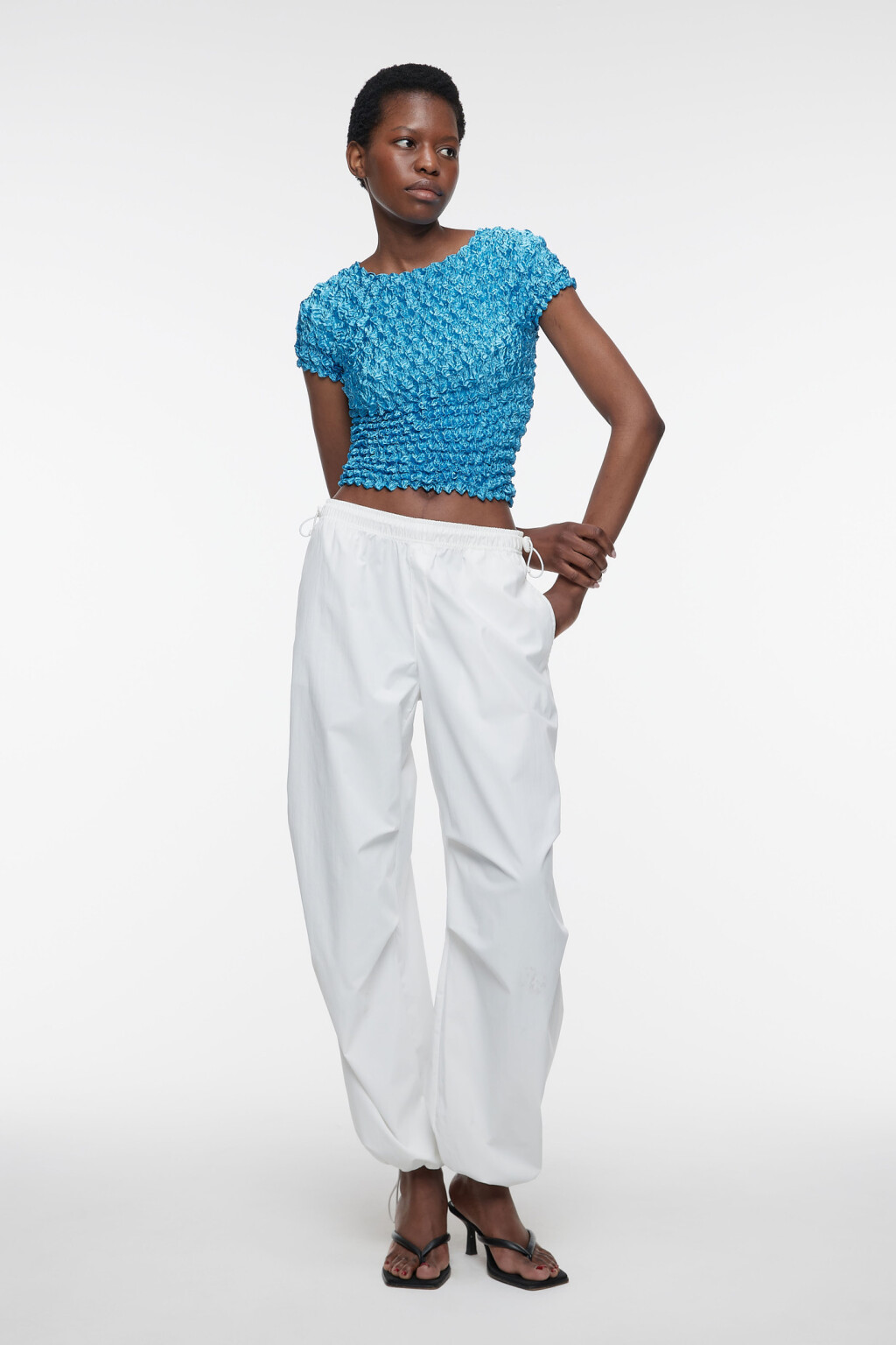 Топ-футболка объемный блестящий из эластичной ткани - цвет голубой - 1