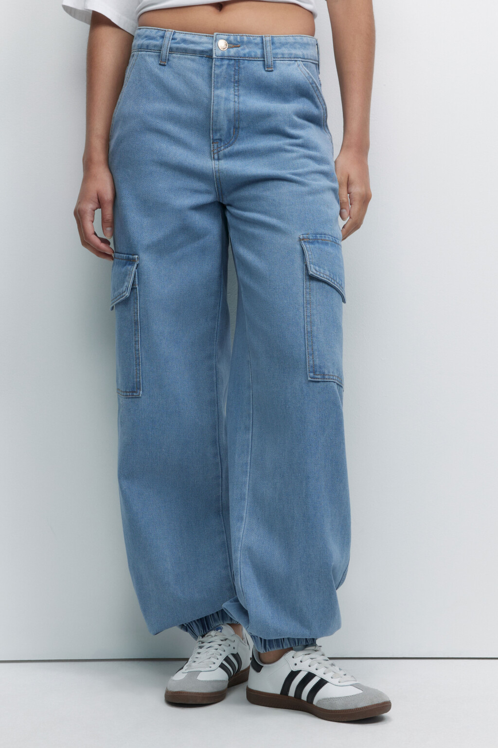 Amos спутнигінің порно арналары Памела Андерсонның жалаңаш суреттері