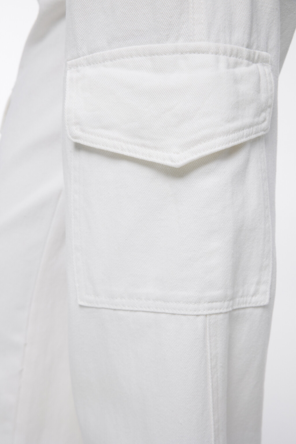Джинсы-джоггеры широкие с карманами карго - цвет белый - 6