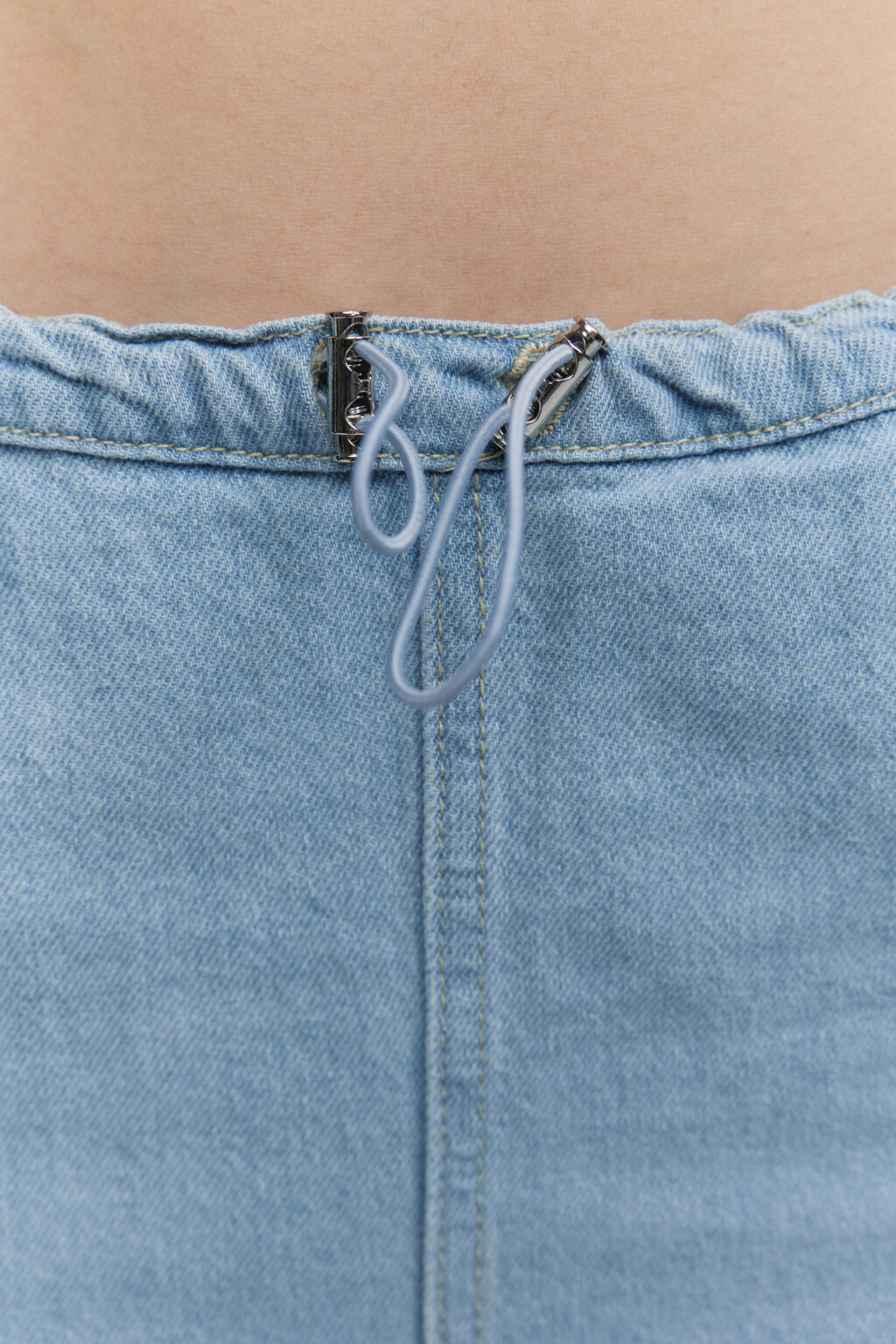 Юбка-парашют джинсовая с утяжками на поясе и разрезом - цвет голубой - 5