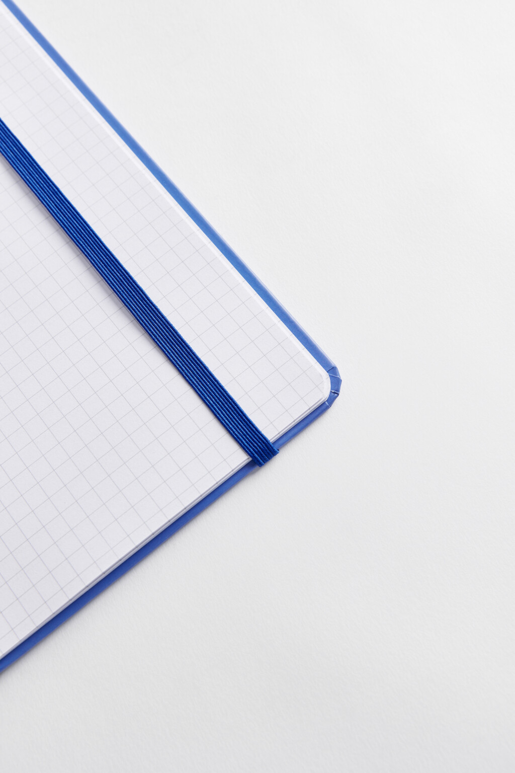 Блокнот для записей с закладкой и резинкой - цвет синий - 2