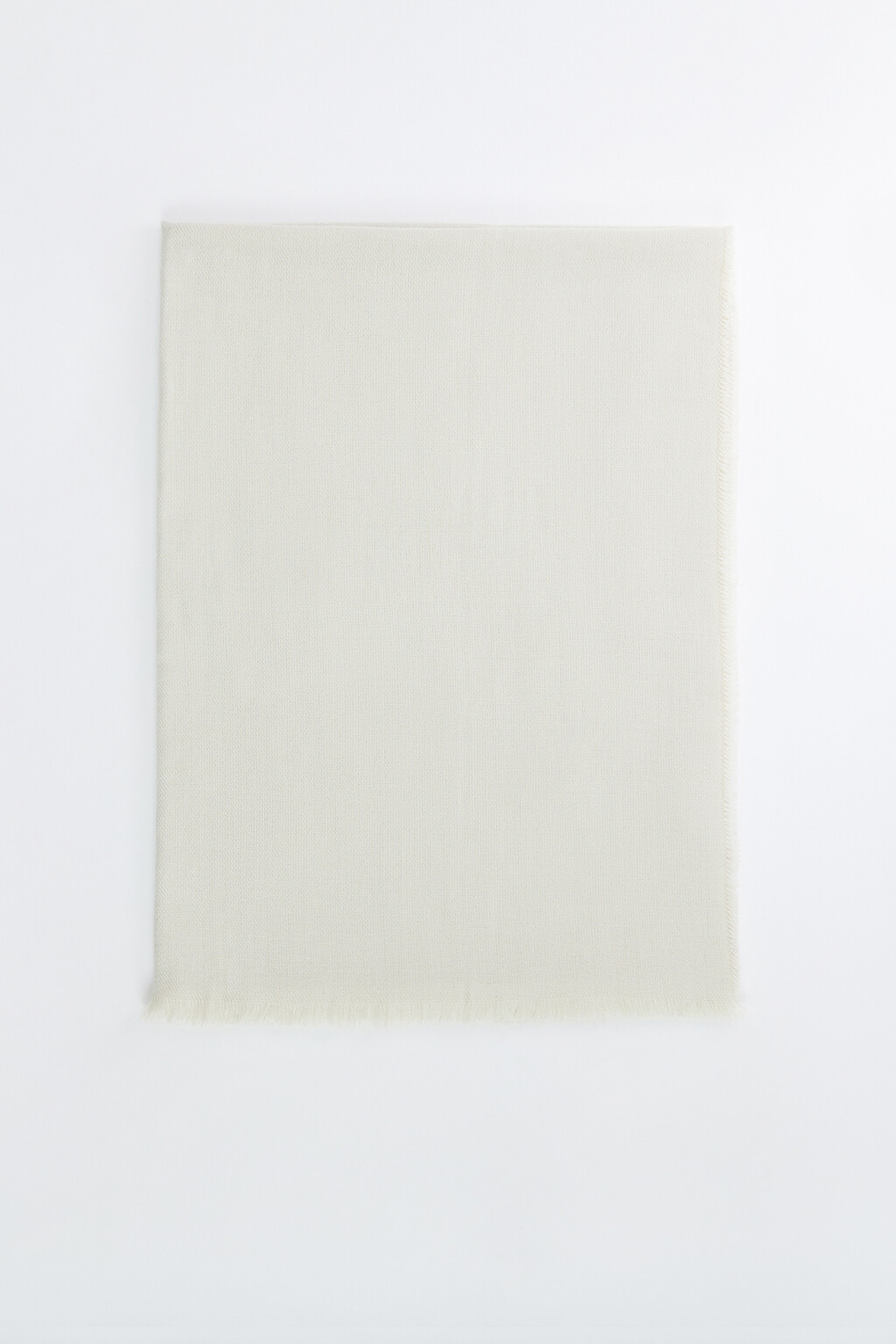 Шарф вискозный тонкой вязки с короткой бахромой - цвет бежевый - 2