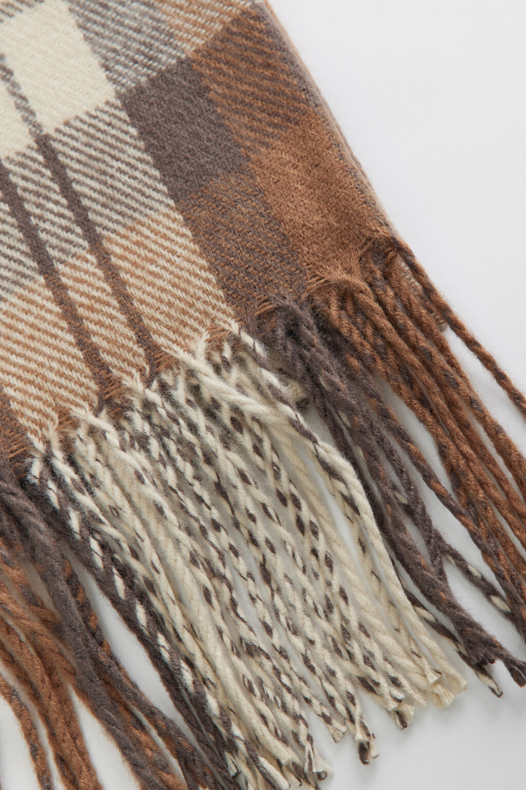 Шарф вязаный клетчатый с бахромой - цвет коричневый - 2