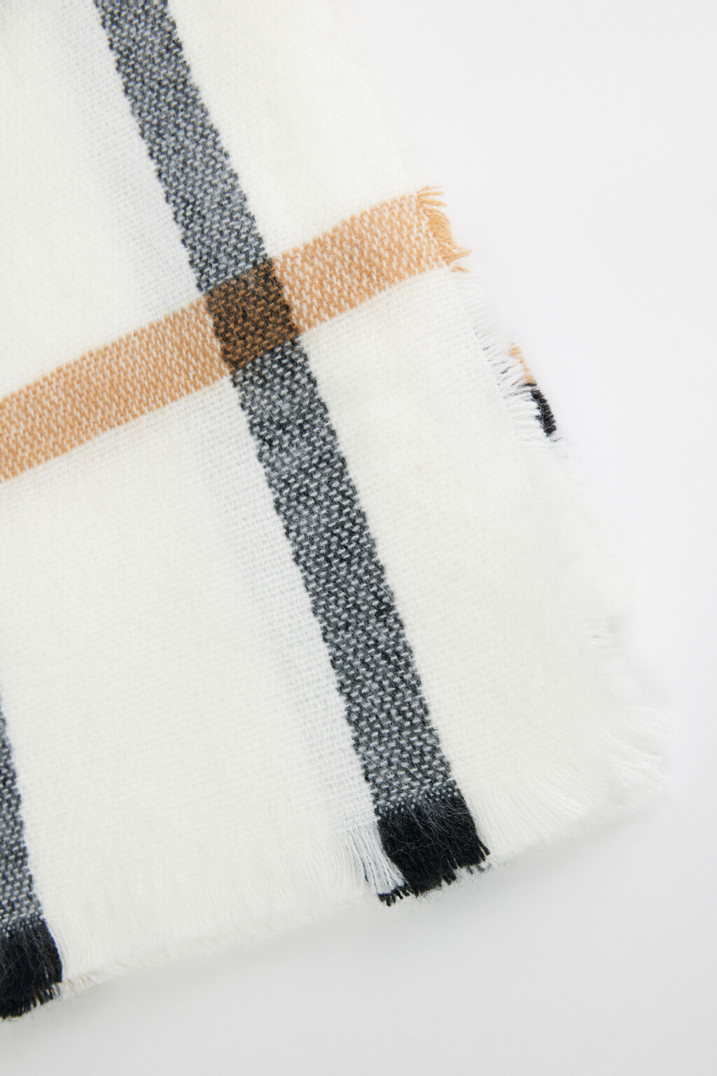 Шарф вязаный клетчатый с короткой бахромой - цвет бежевый - 4