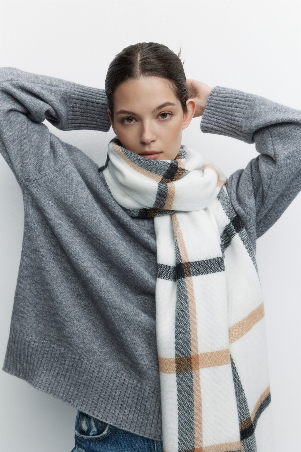 Шарф вязаный клетчатый с короткой бахромой - цвет бежевый - 2