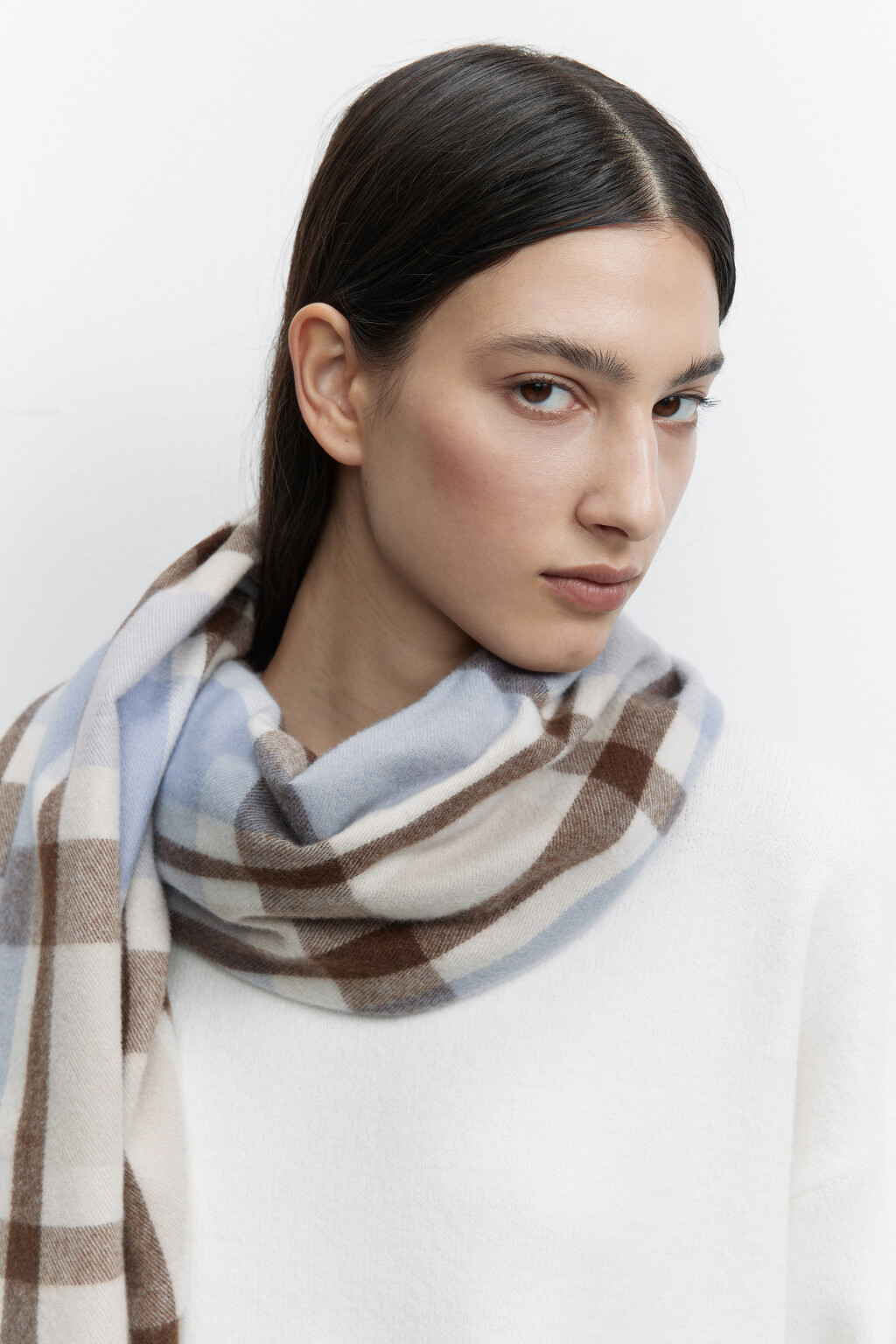 Шарф длинный клетчатый с бахромой - цвет голубой - 3