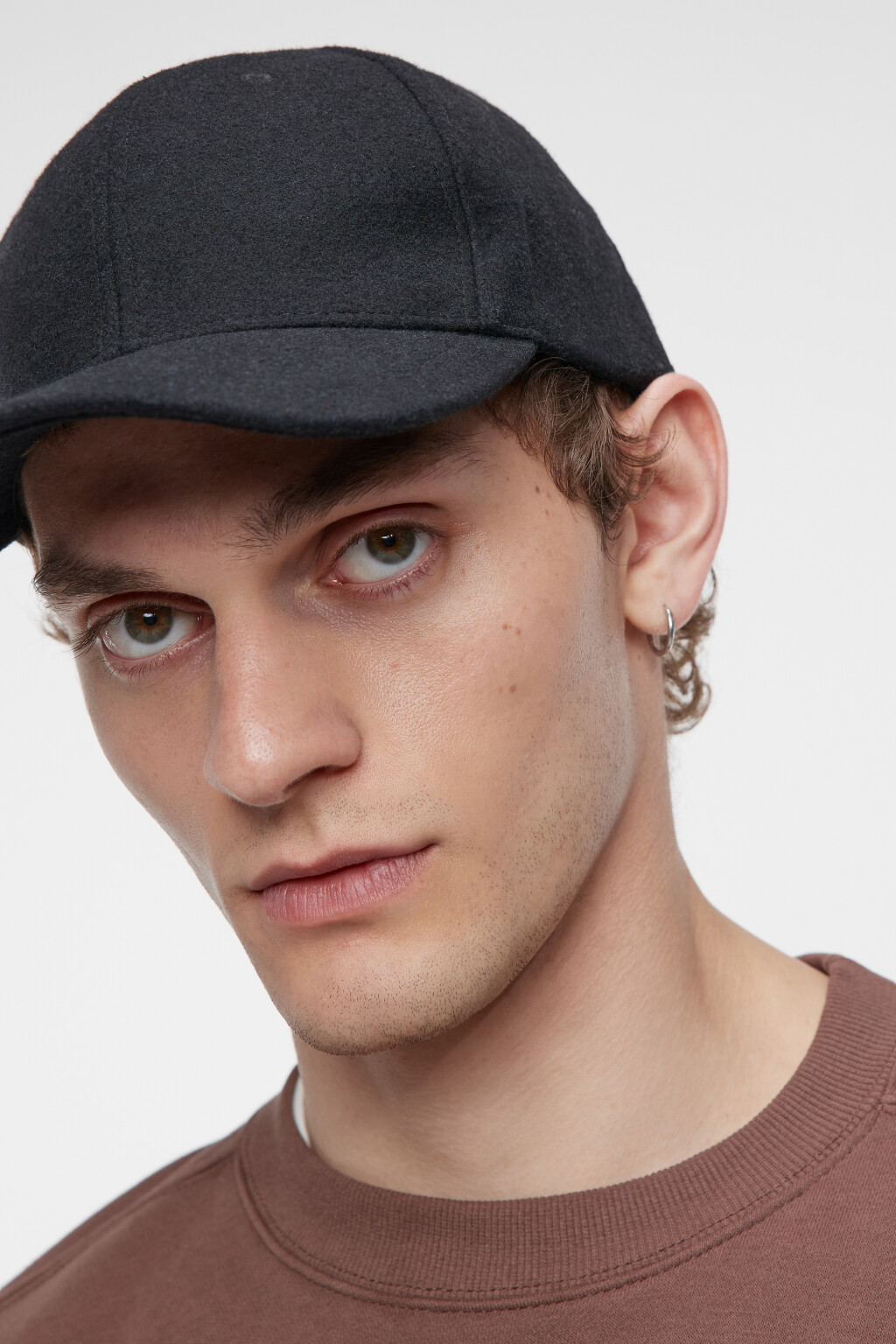 Бейсболка теплая однотонная с длинным козырьком - цвет черный - 1