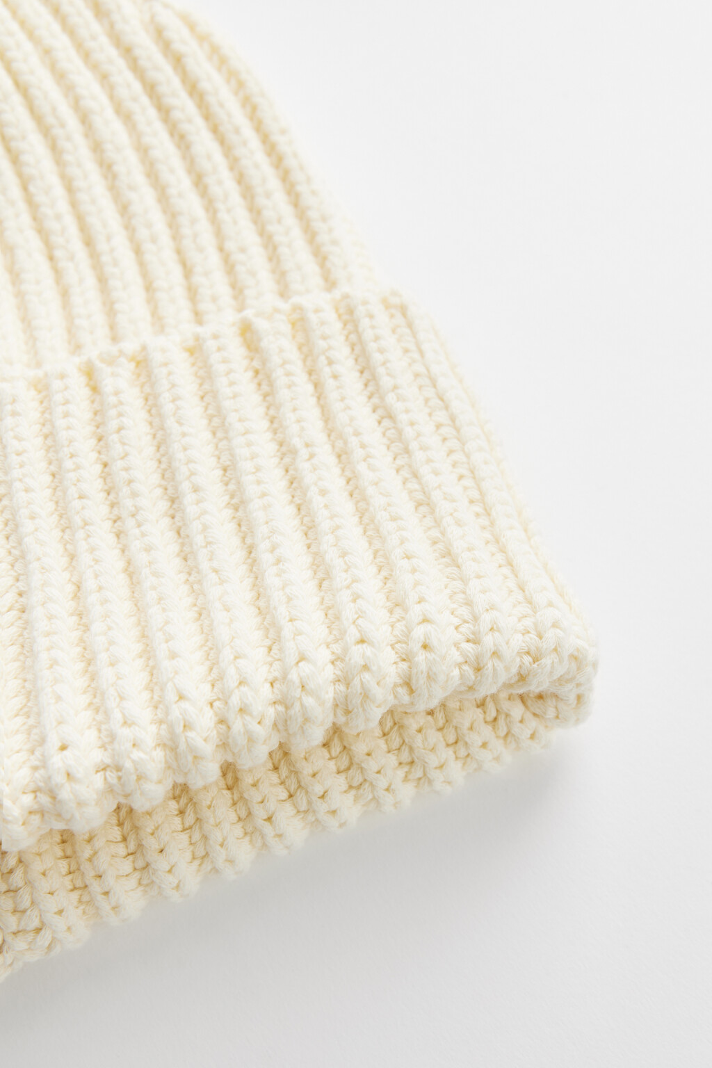 Шапка-бини хлопковая в рубчик с широким отворотом - цвет бежевый - 2